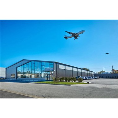 Budynek handlowy ze stalową ramą